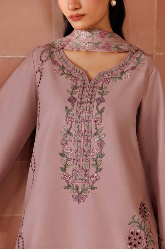 UE-700 Embroidered Lawn - Iznik