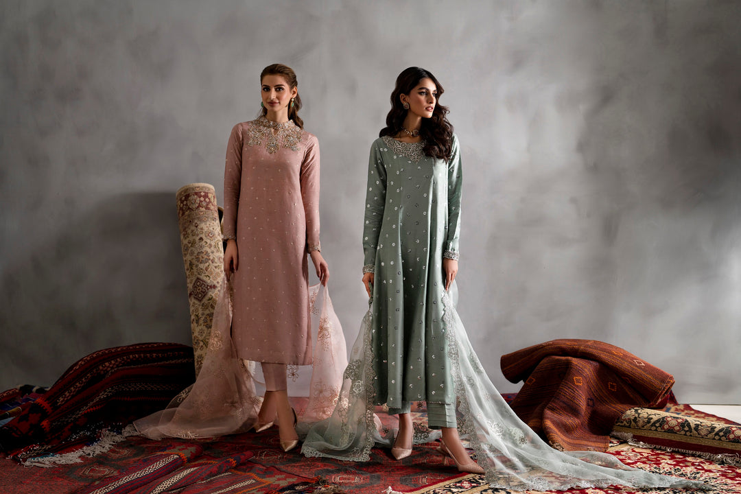 Influencers Creating a Luxurious Look with Iznik's Raw Silk Collection