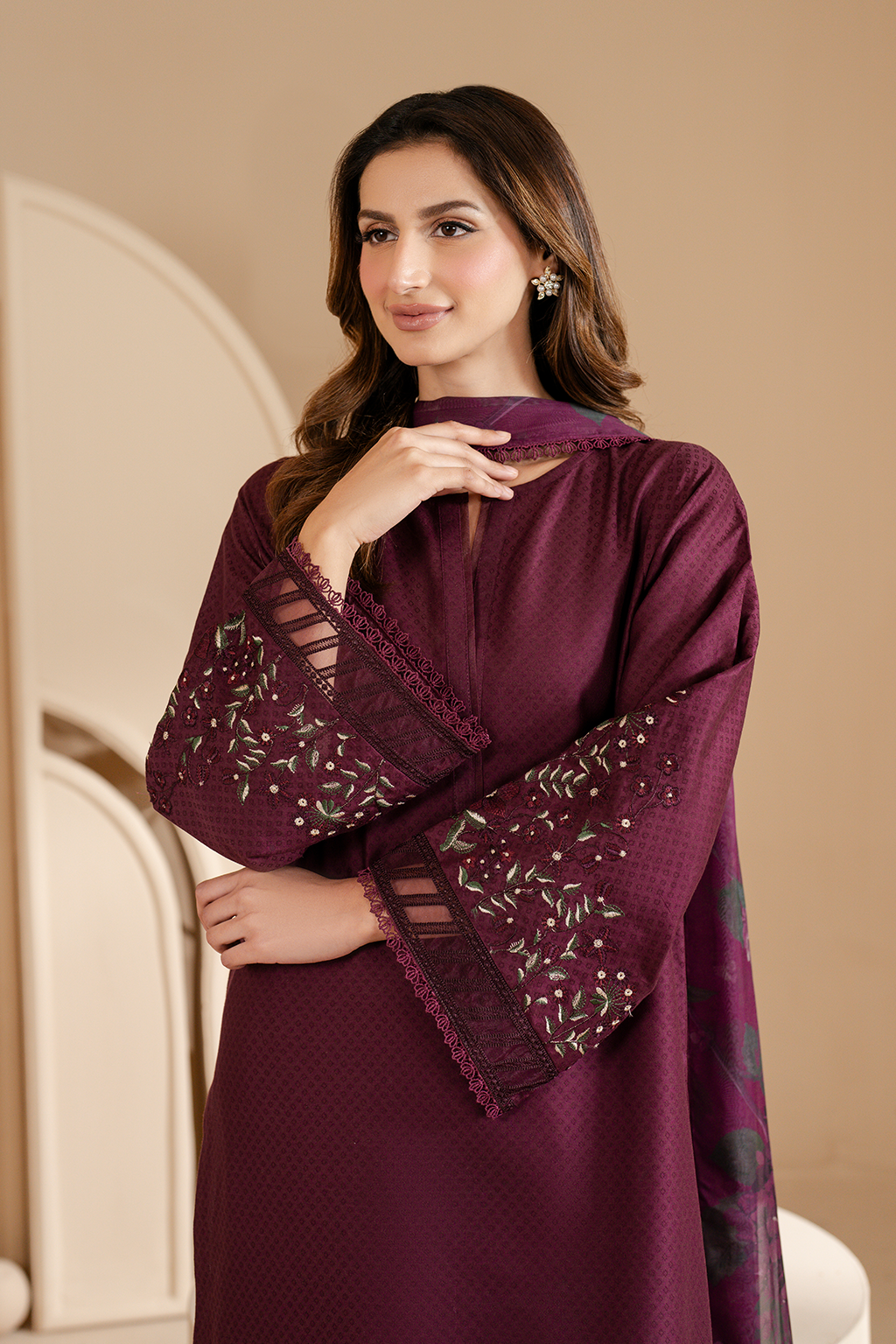 UE-463  Embroidered Lawn - Iznik