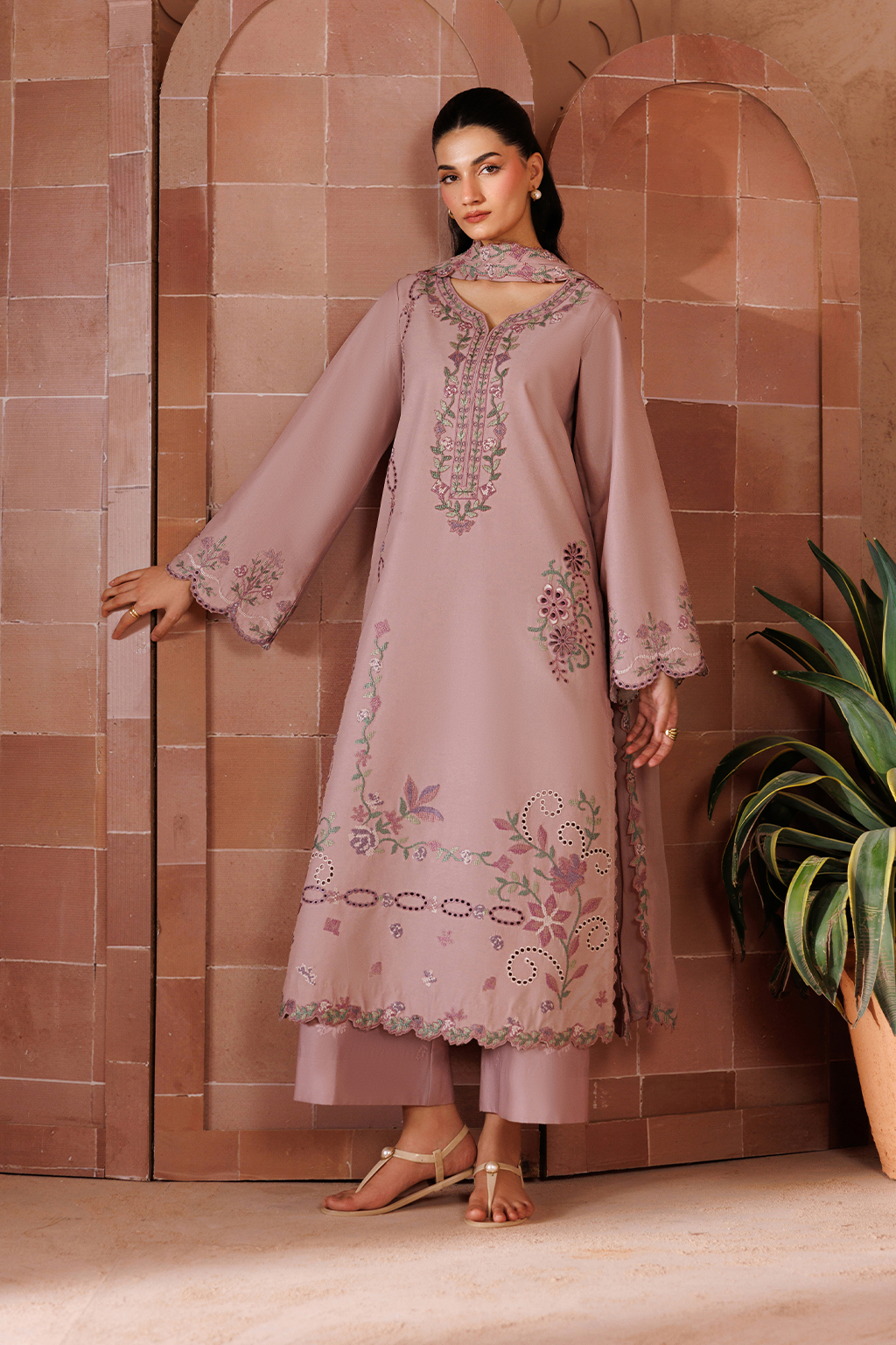 UE-700 Embroidered Lawn