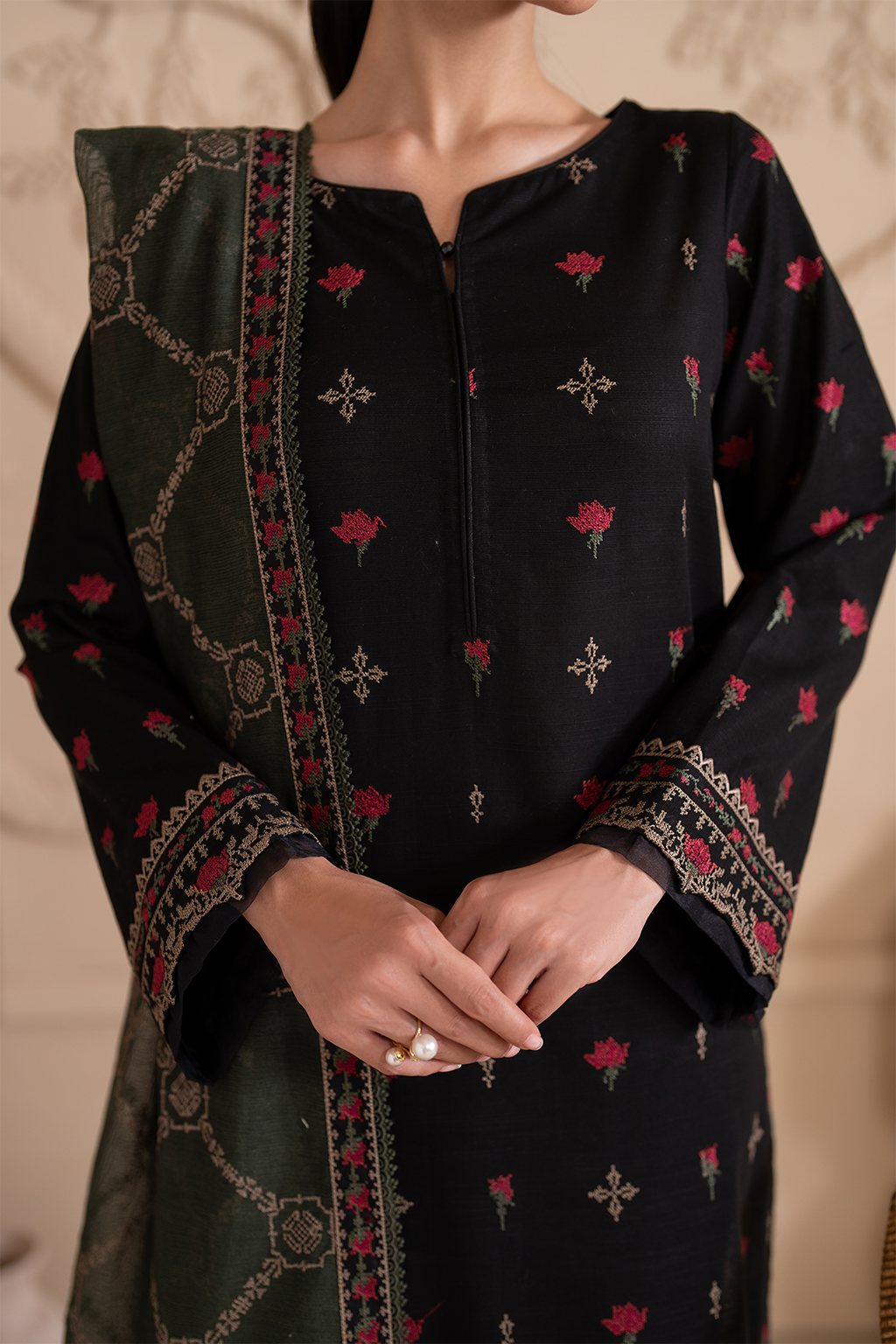 UE-294 Embroidered Khaddar - Iznik