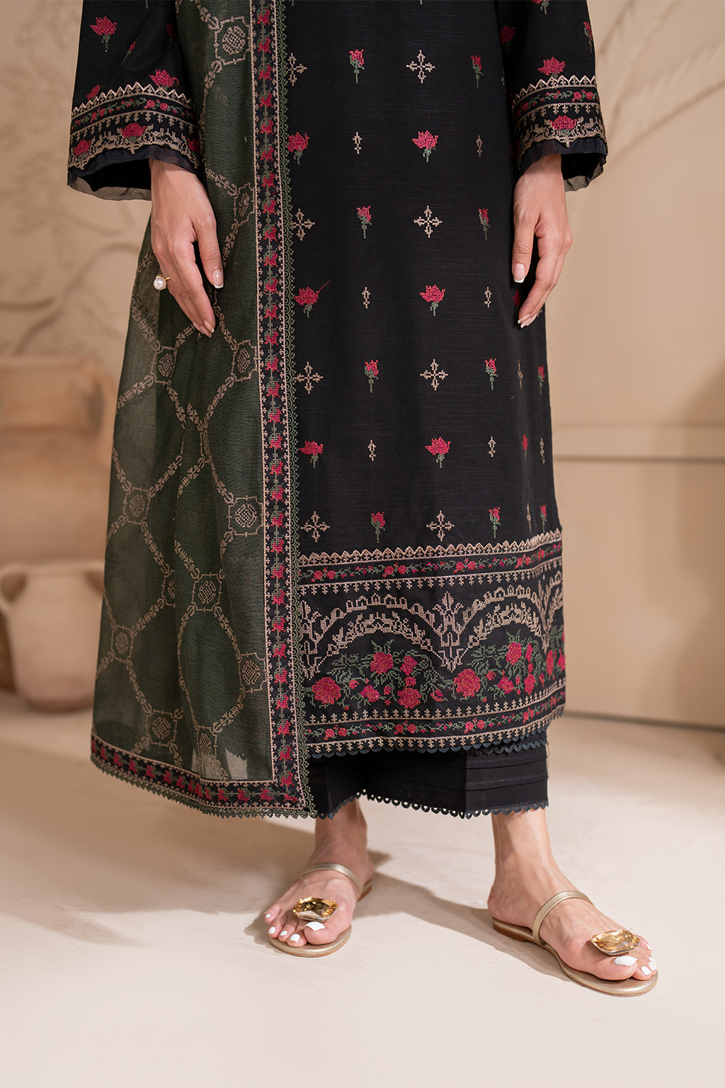 UE-294 Embroidered Khaddar - Iznik