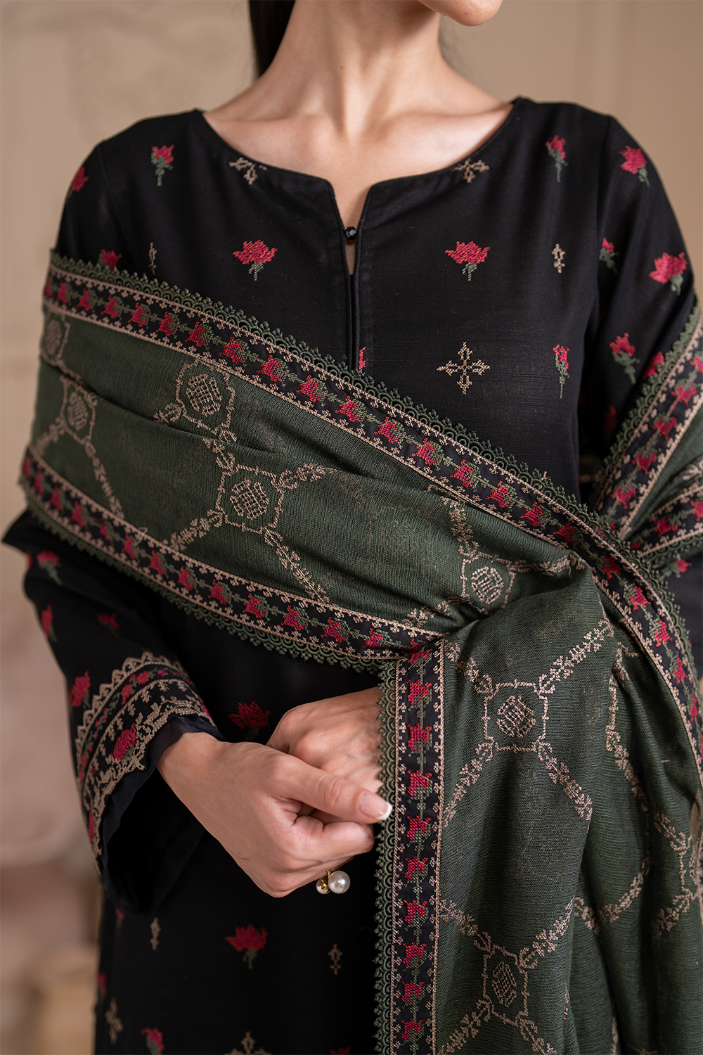 UE-294 Embroidered Khaddar - Iznik