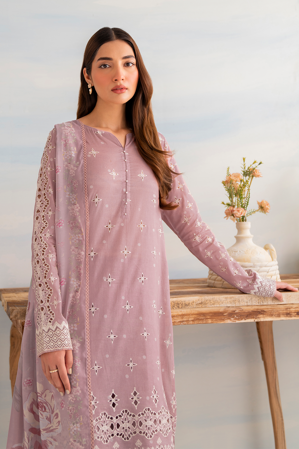 IGL-04 Embroidered Lawn - Iznik