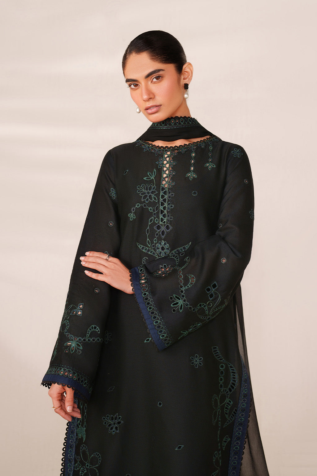 UE-628 Embroidered  Lawn - Iznik