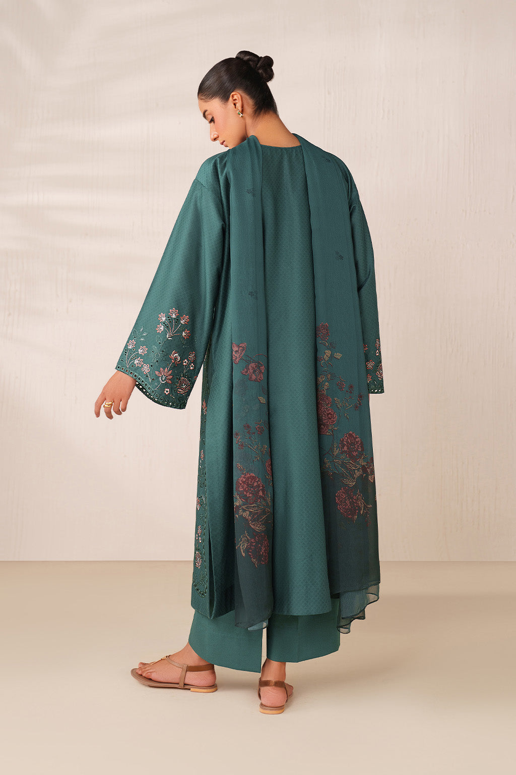 UE-625 Embroidered Lawn
