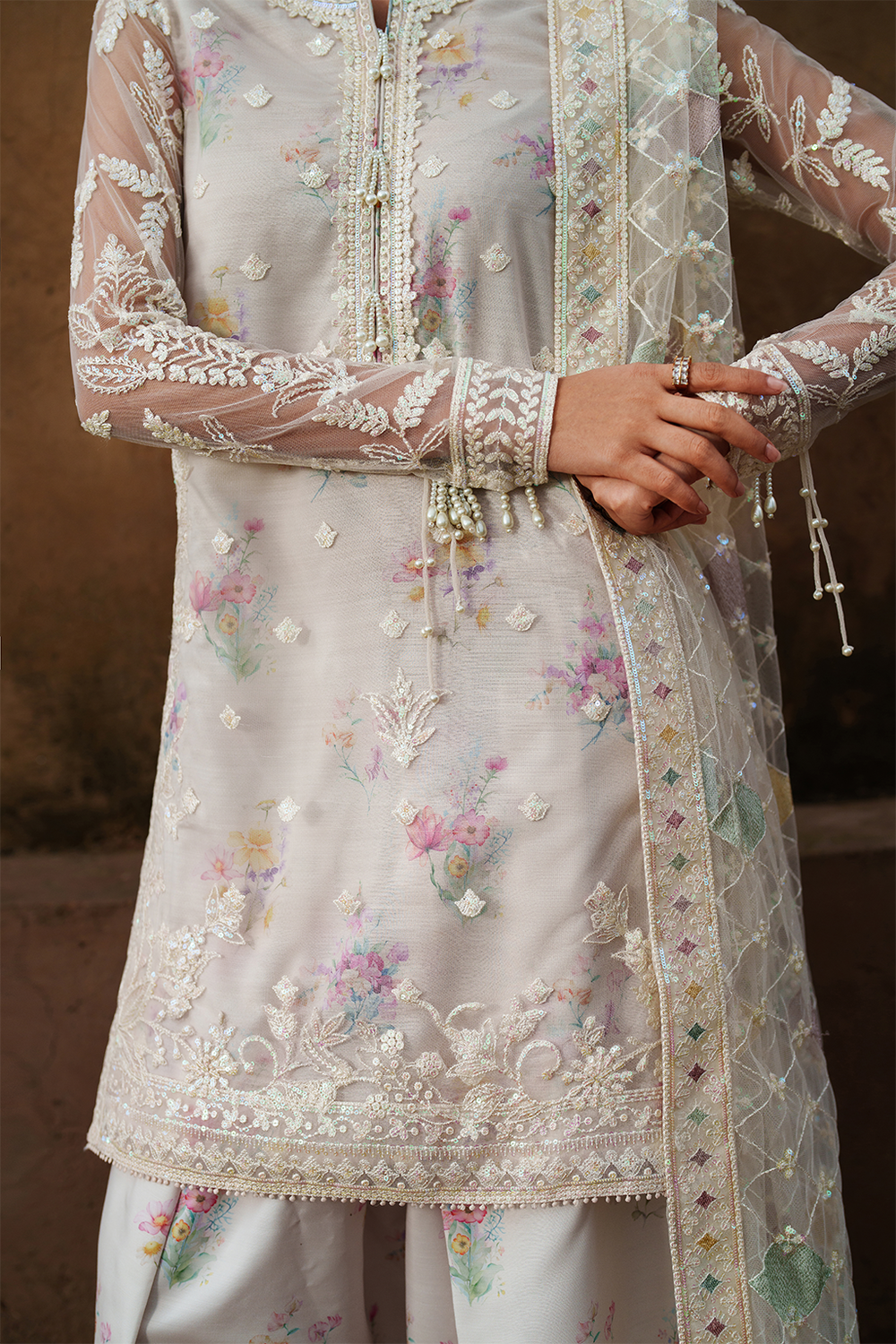 UE-534 Embroidered Net - Iznik