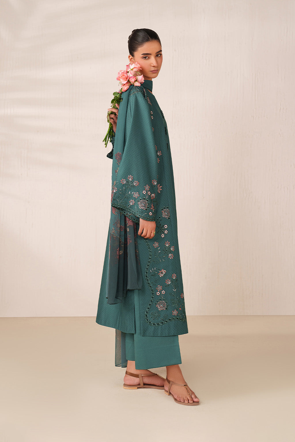 UE-625 Embroidered Lawn