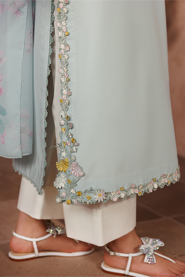 UE-696 Embroidered Lawn