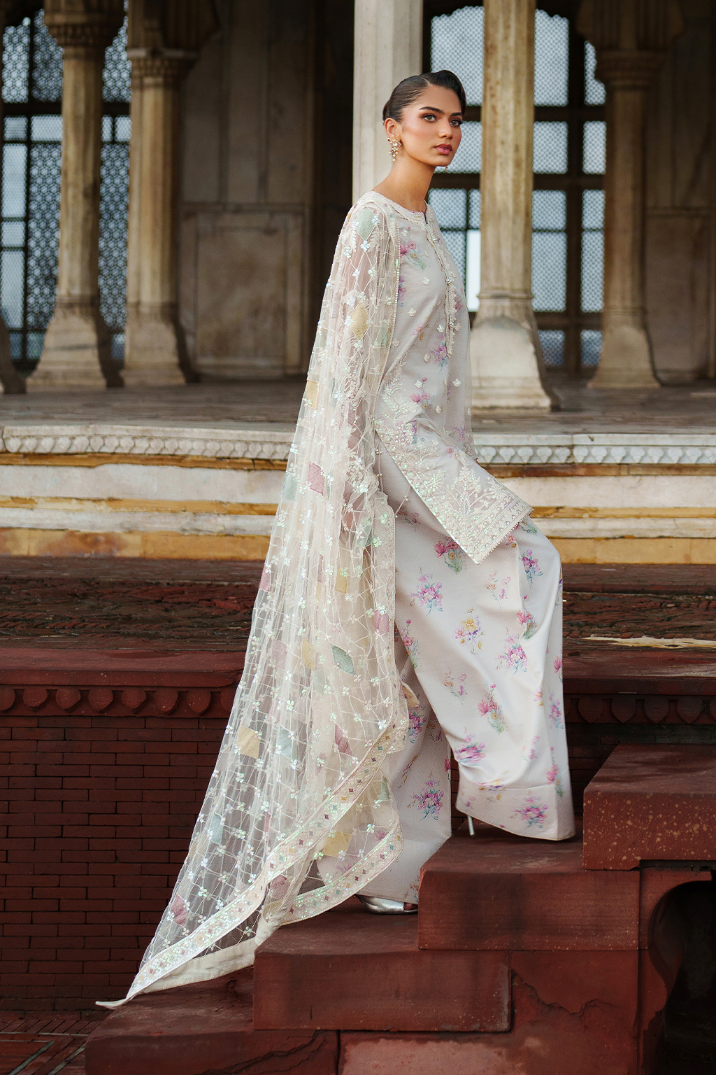 UE-534 Embroidered Net - Iznik