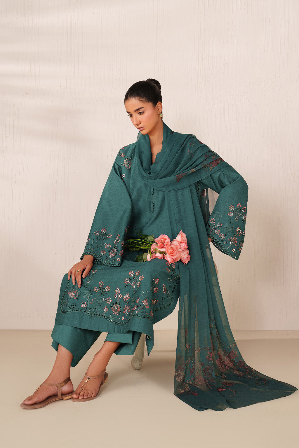 UE-625 Embroidered Lawn