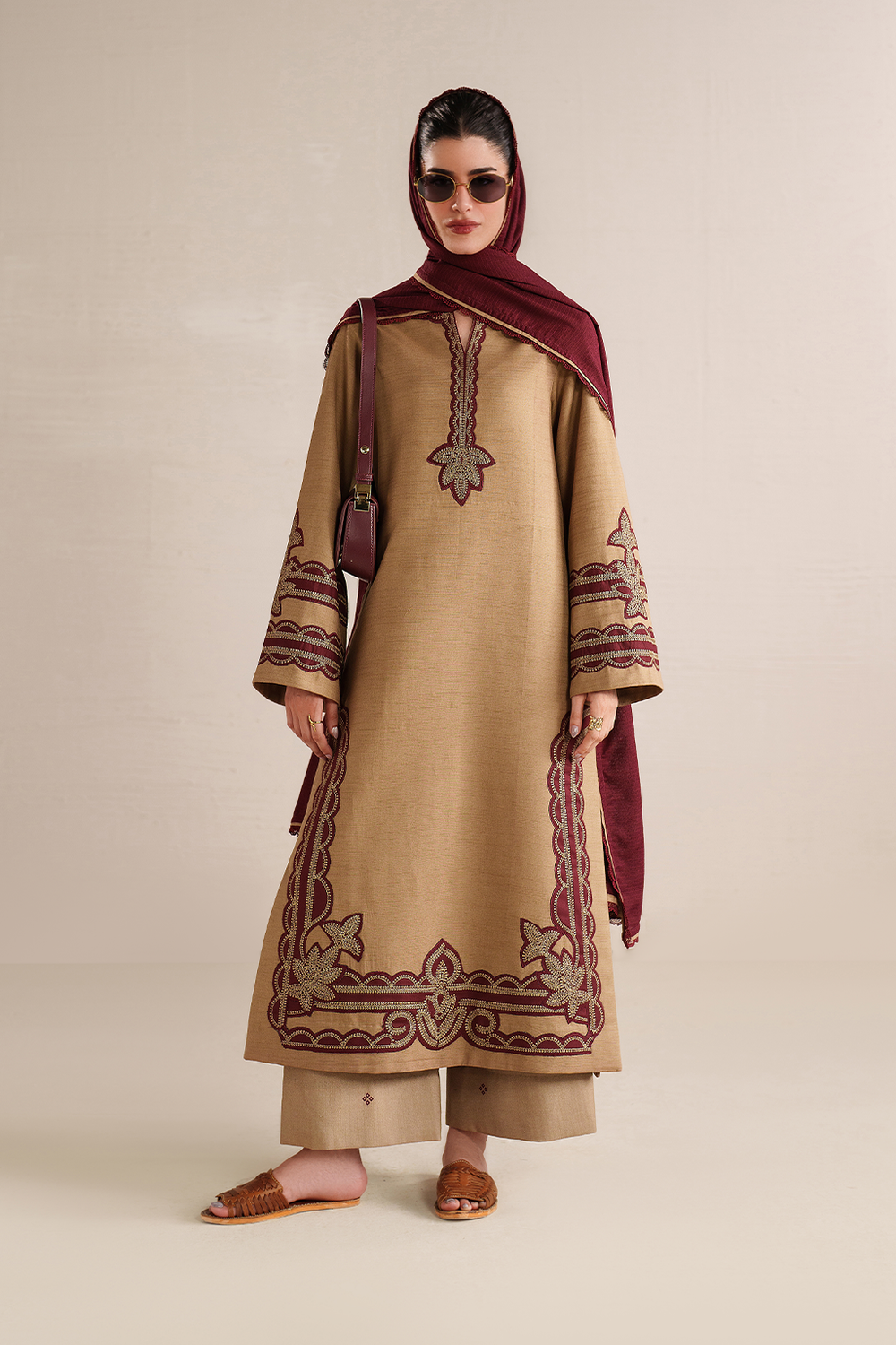 UE-583 Embroidered Khaddar - Iznik