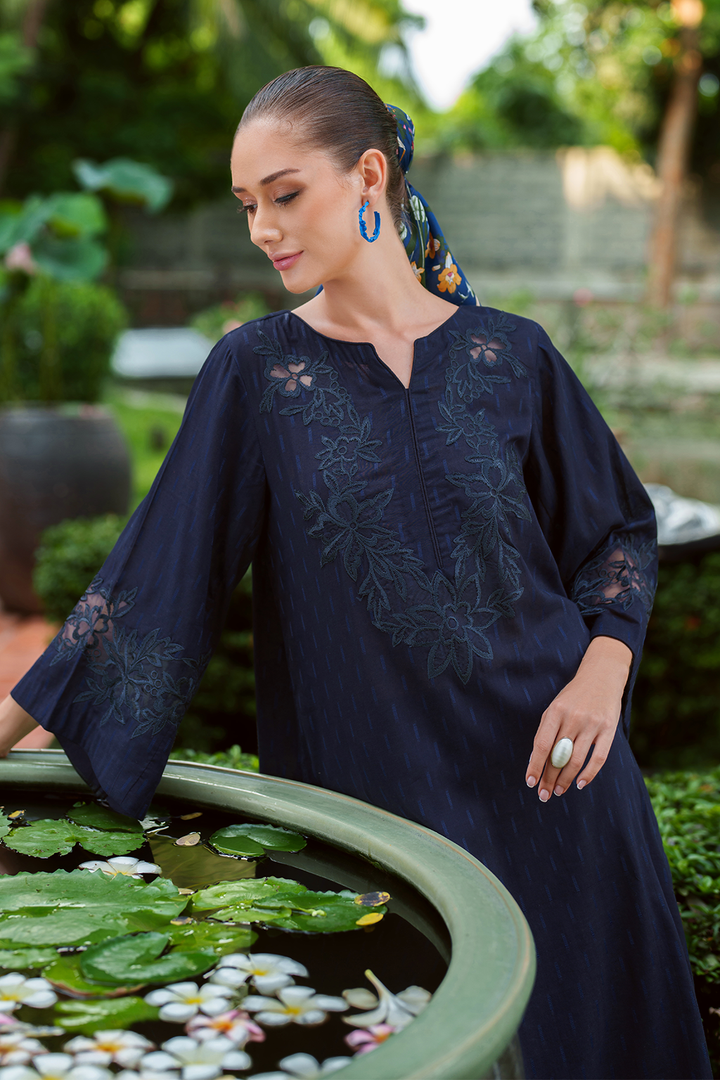 IP-332  Textured Lawn - Iznik