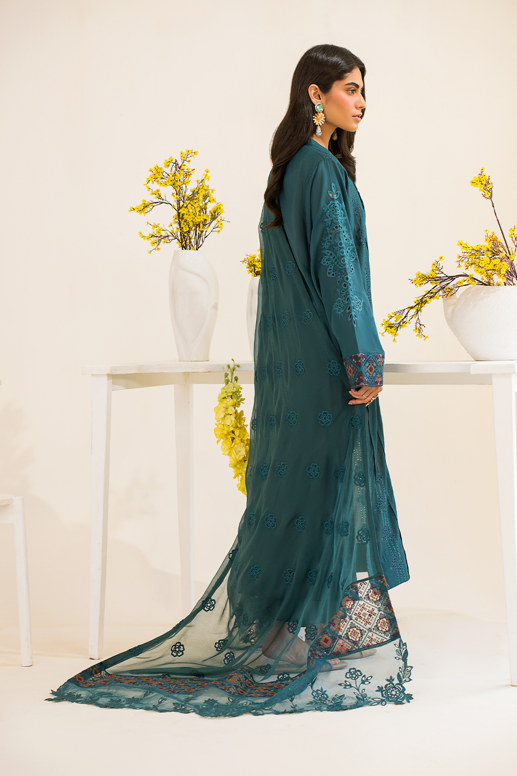 UE-161 Embroidered Lawn