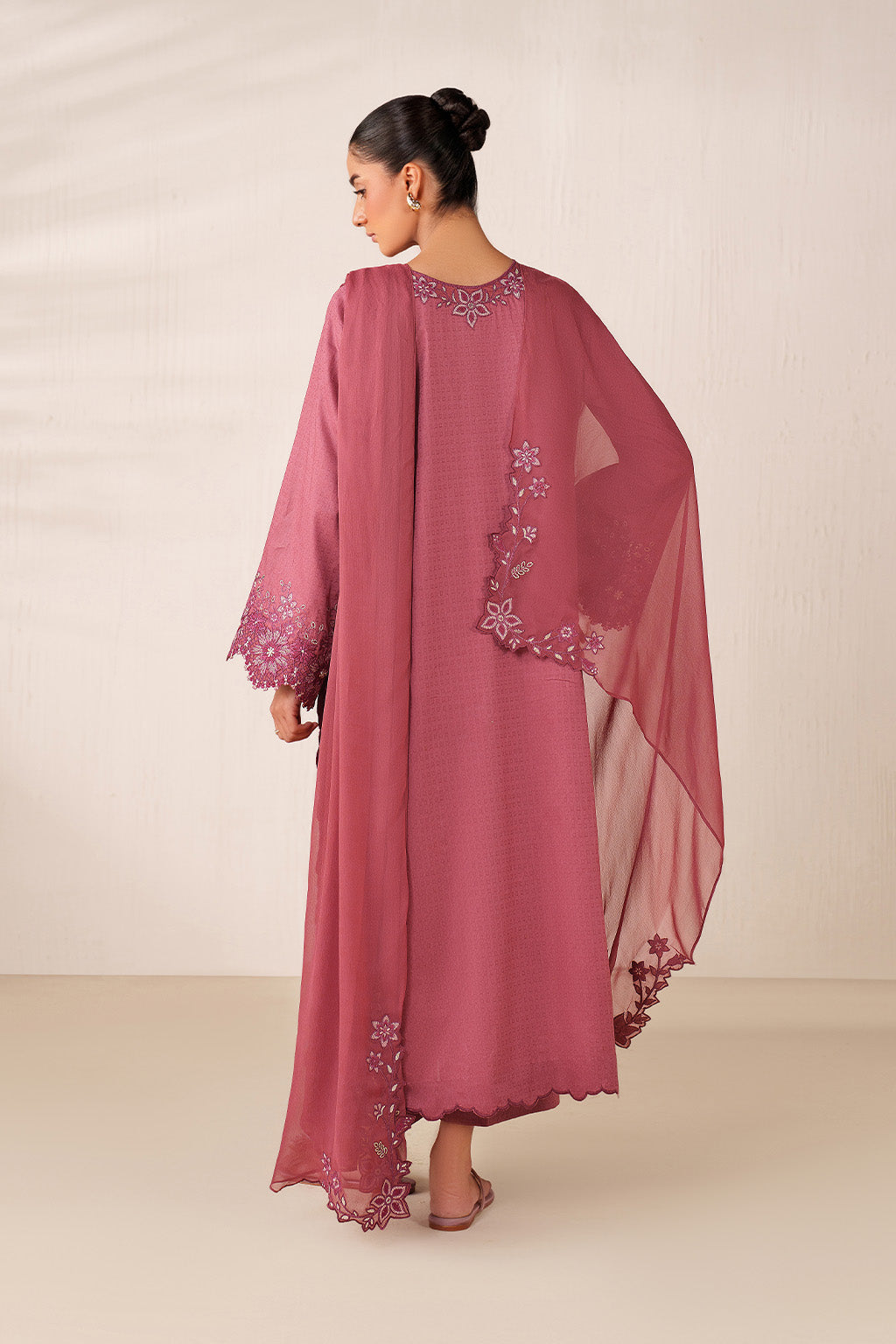 UE-598 Embroidered Lawn - Iznik