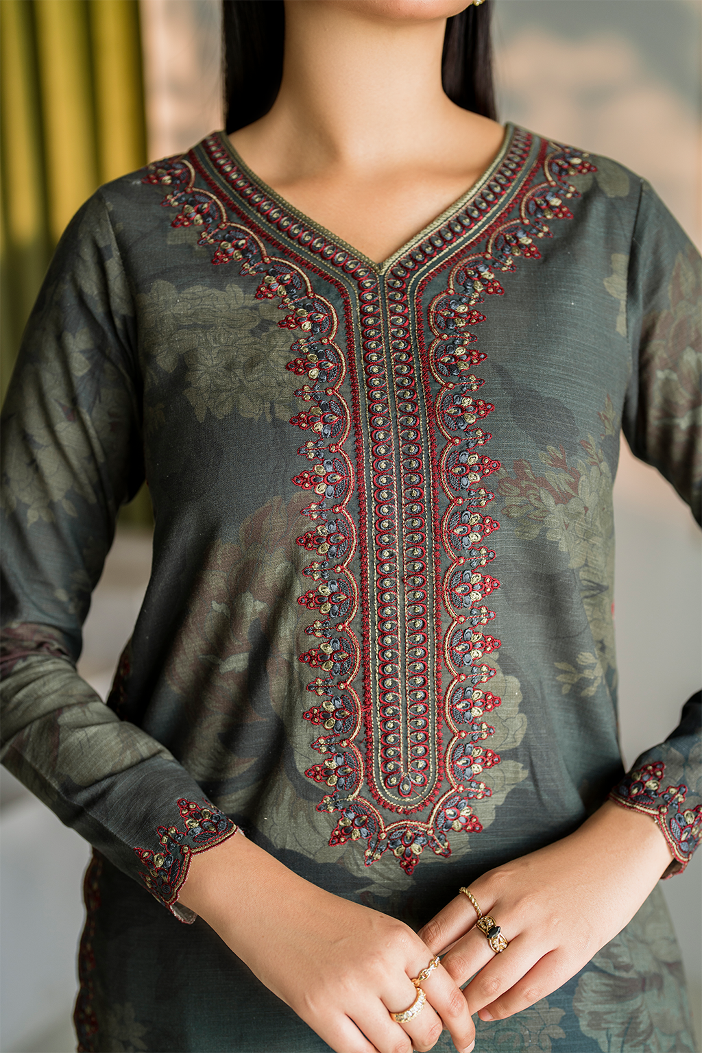 IP-262 Printed Khaddar - Iznik