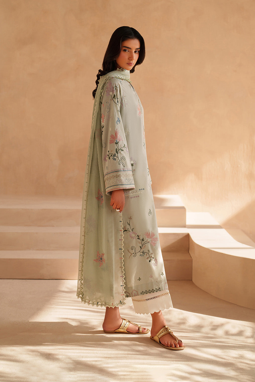 UE-597 Embroidered Lawn