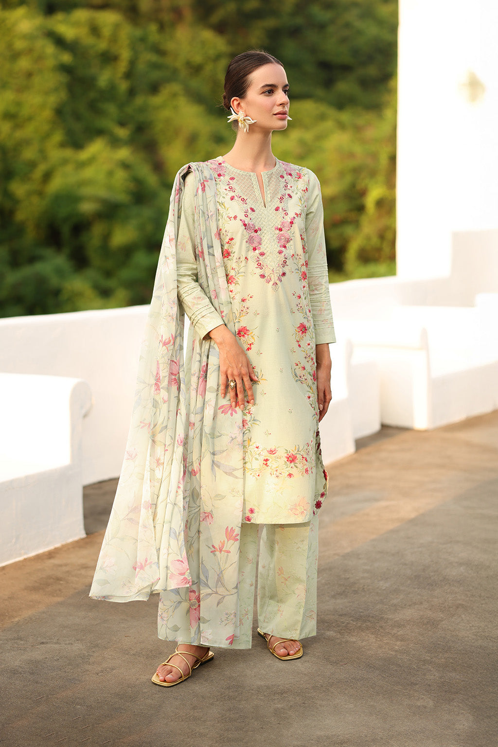 Shop Women Embroidered Lawn Collection 2025 | Iznik Fashions Shop Women Embroidered Lawn Collection 2025 | Iznik Fashions