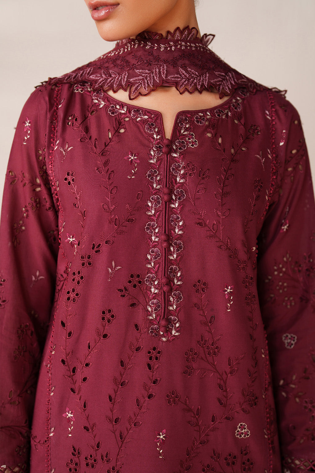 UE-609 Embroidered Lawn