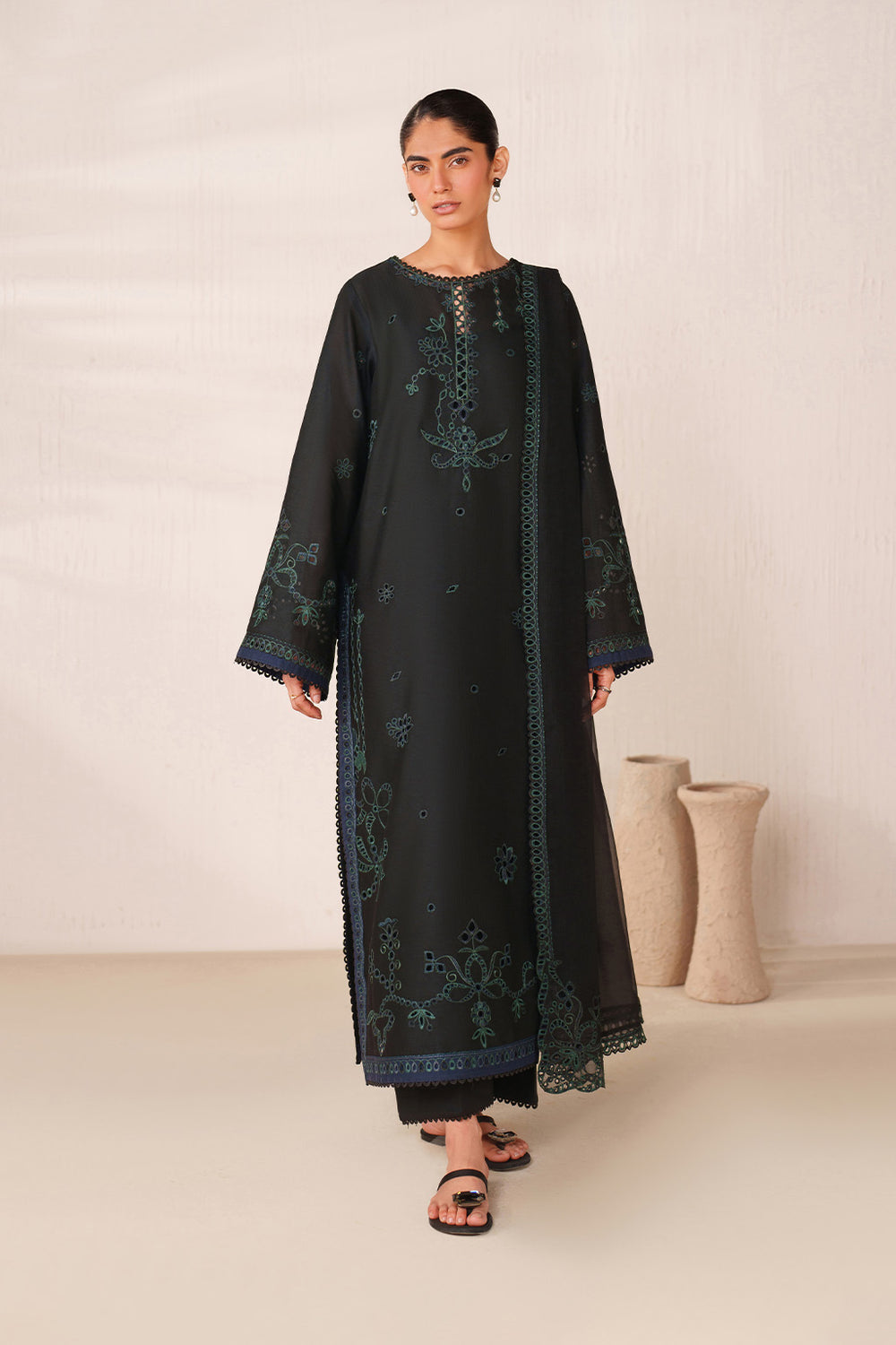 UE-628 Embroidered  Lawn - Iznik