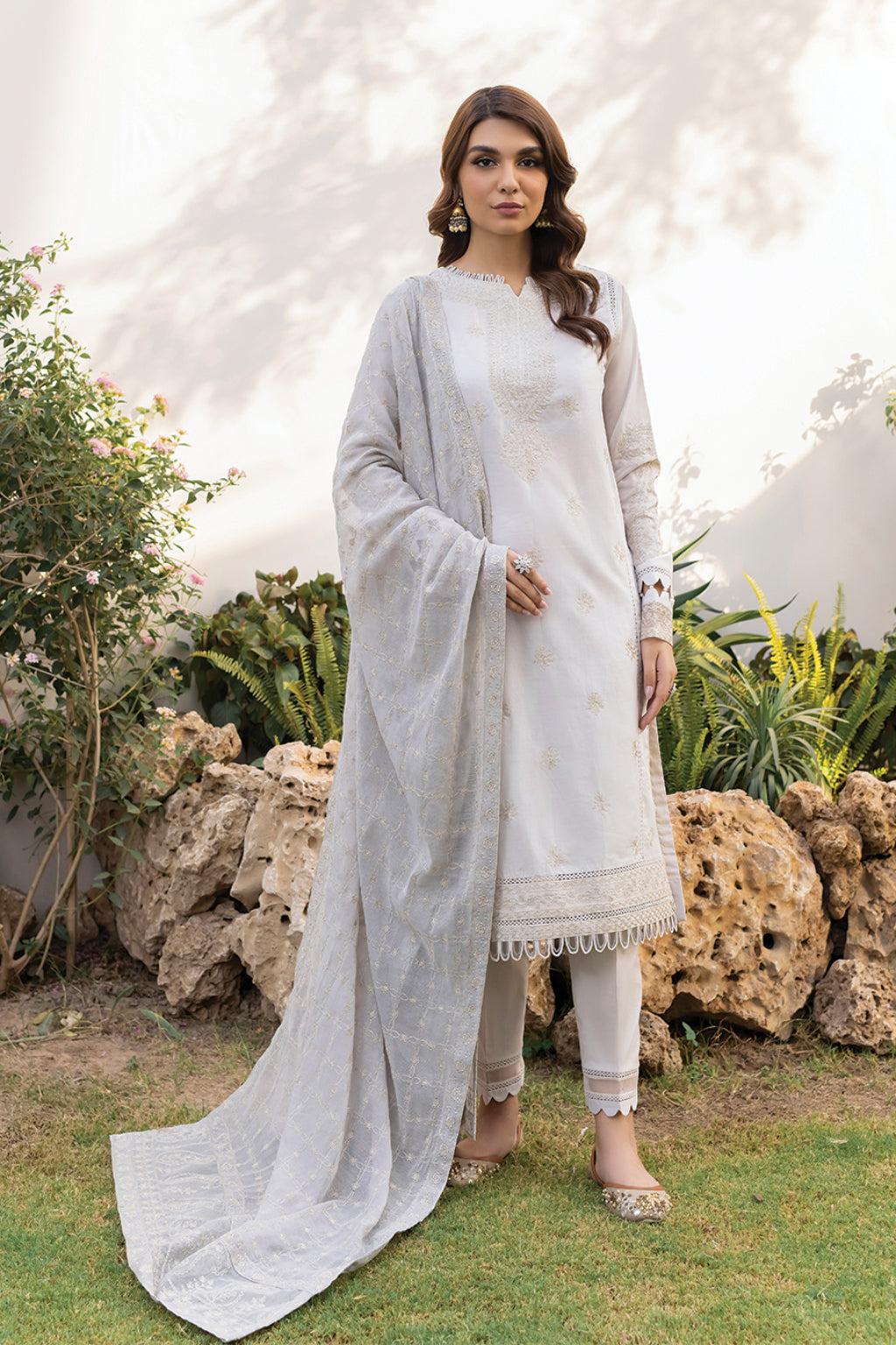 EXCLUSIVE LAWN Up to 50 Off Embroidered Lawn Dresses Iznik Fashion