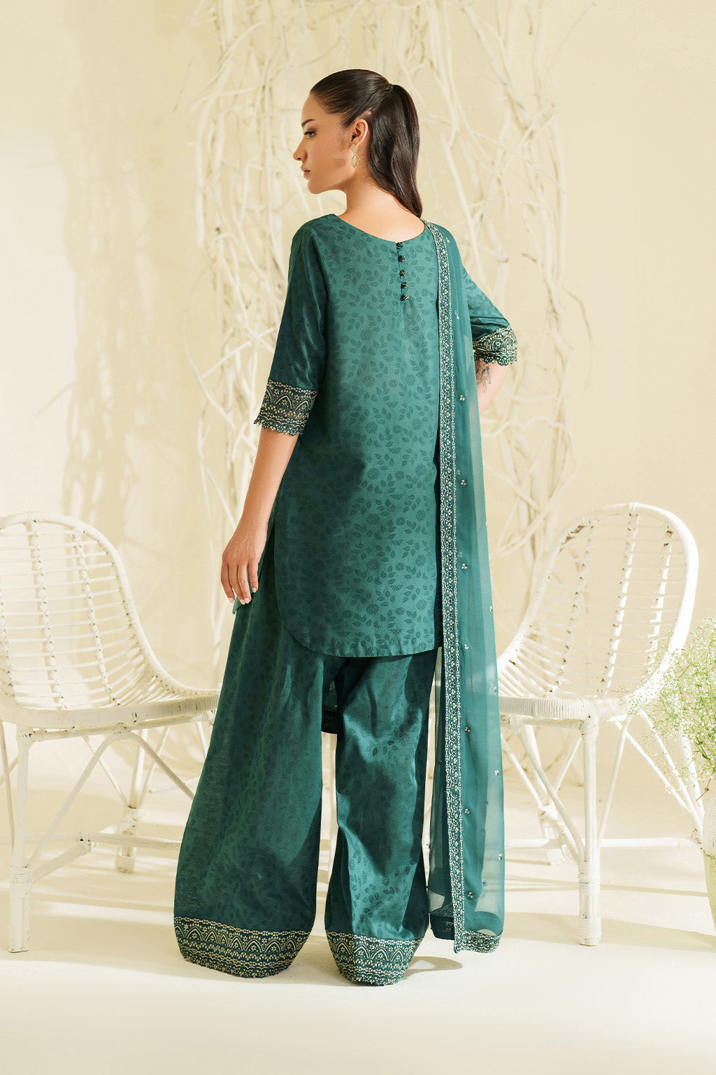 UE-647 Embroidered Lawn