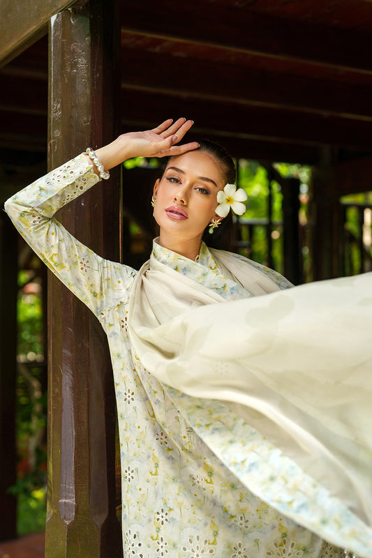 UE-501 Embroidered  Lawn - Iznik