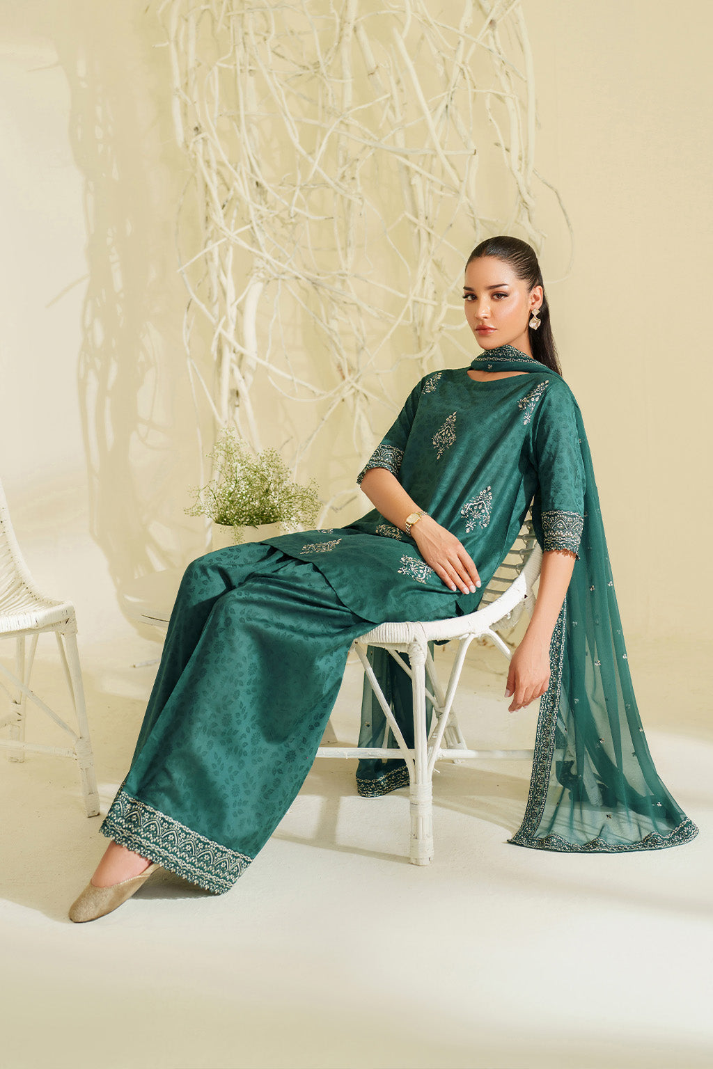 UE-647 Embroidered Lawn