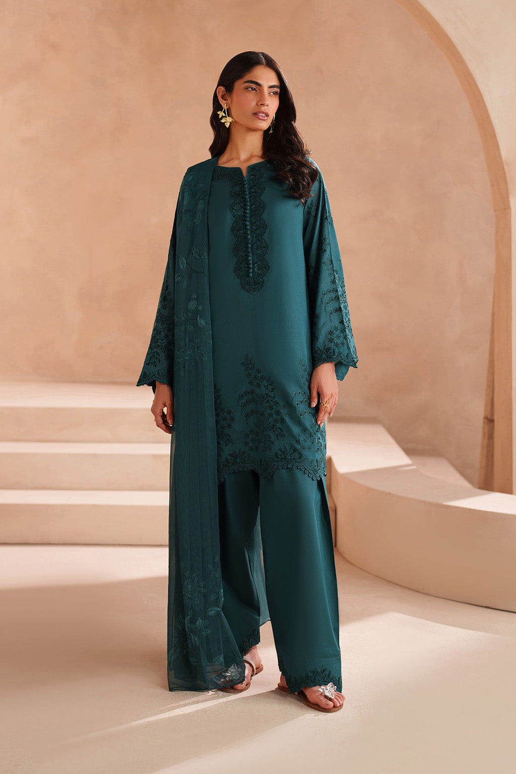 UE-594  Embroidered Lawn - Iznik
