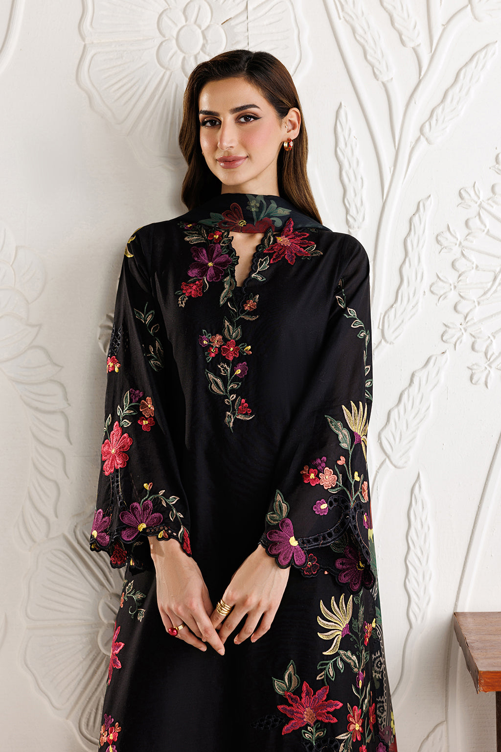 UE-681 Embroidered Lawn