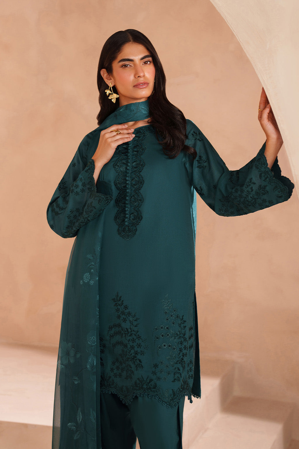 UE-594  Embroidered Lawn - Iznik