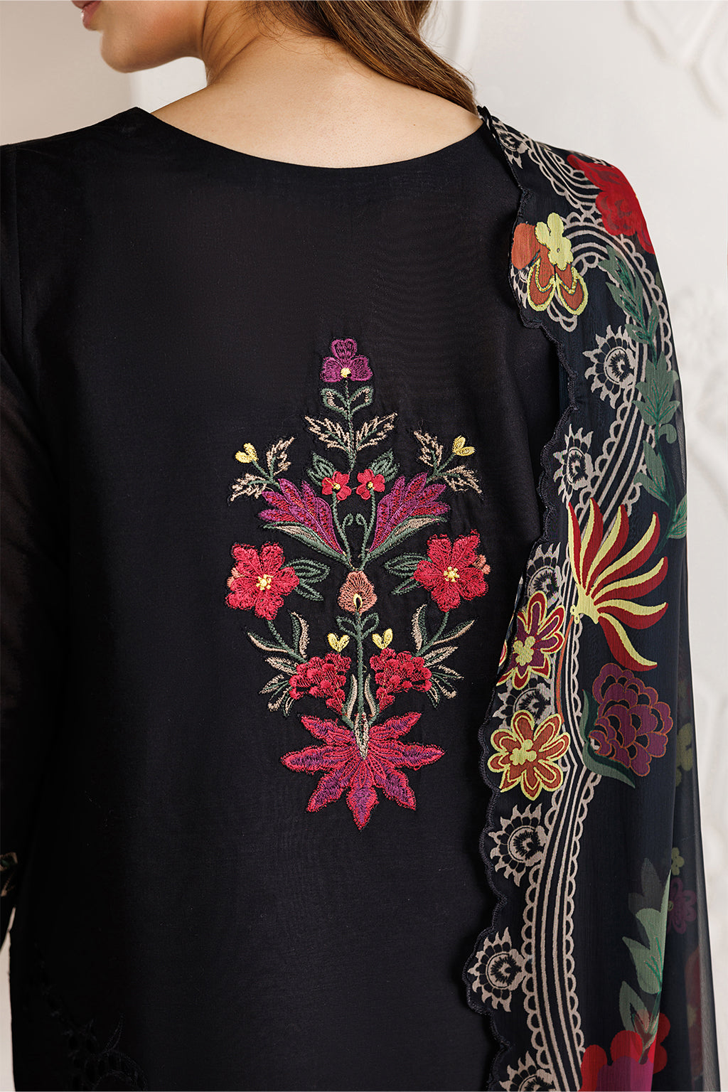 UE-681 Embroidered Lawn