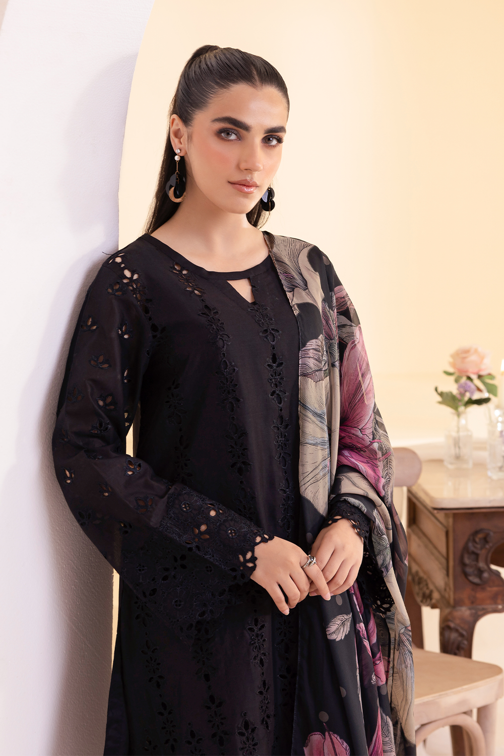 Shop Women Embroidered Lawn Collection 2025 | Iznik Fashions Shop Women Embroidered Lawn Collection 2025 | Iznik Fashions