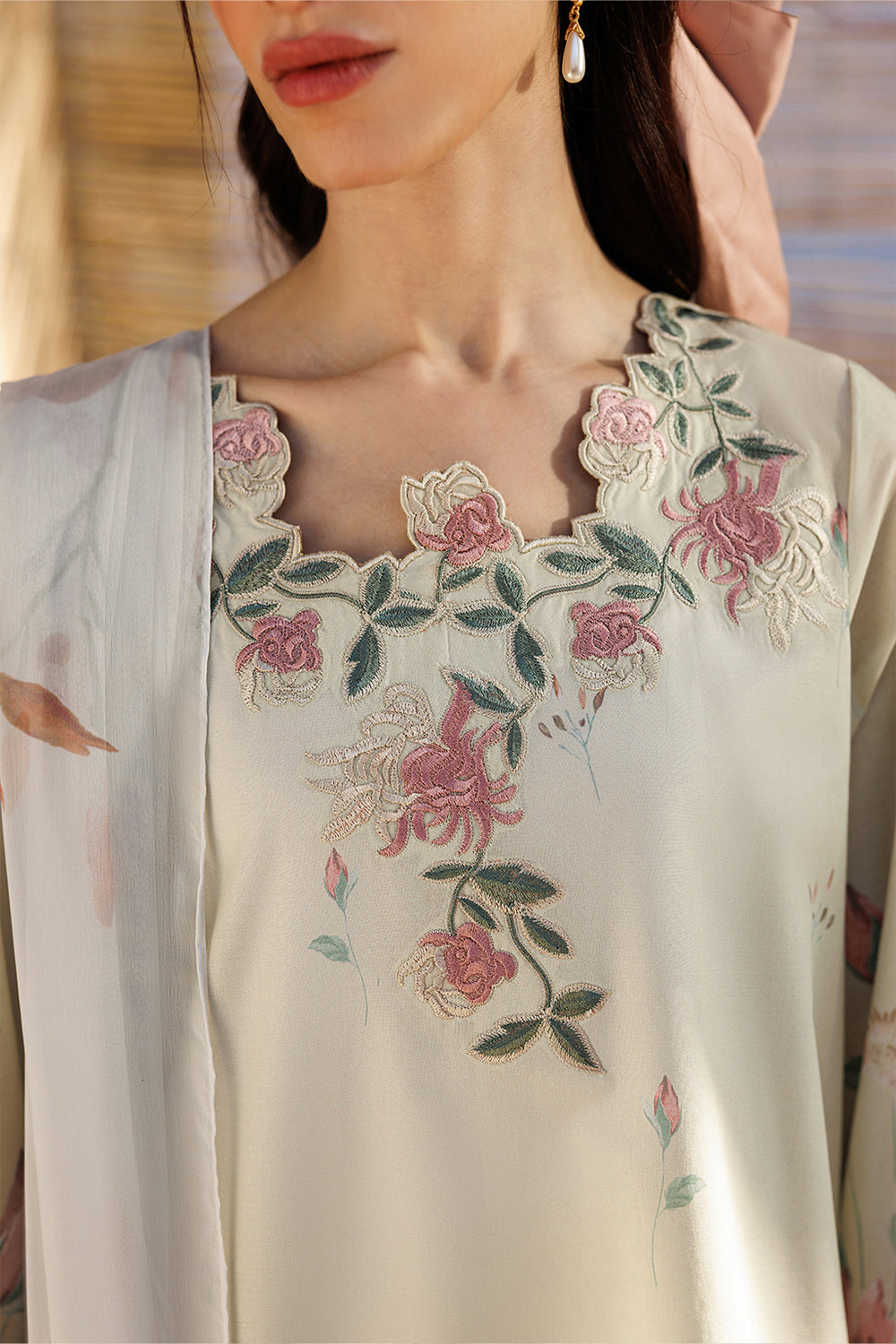 UE-672 Printed Lawn - Iznik