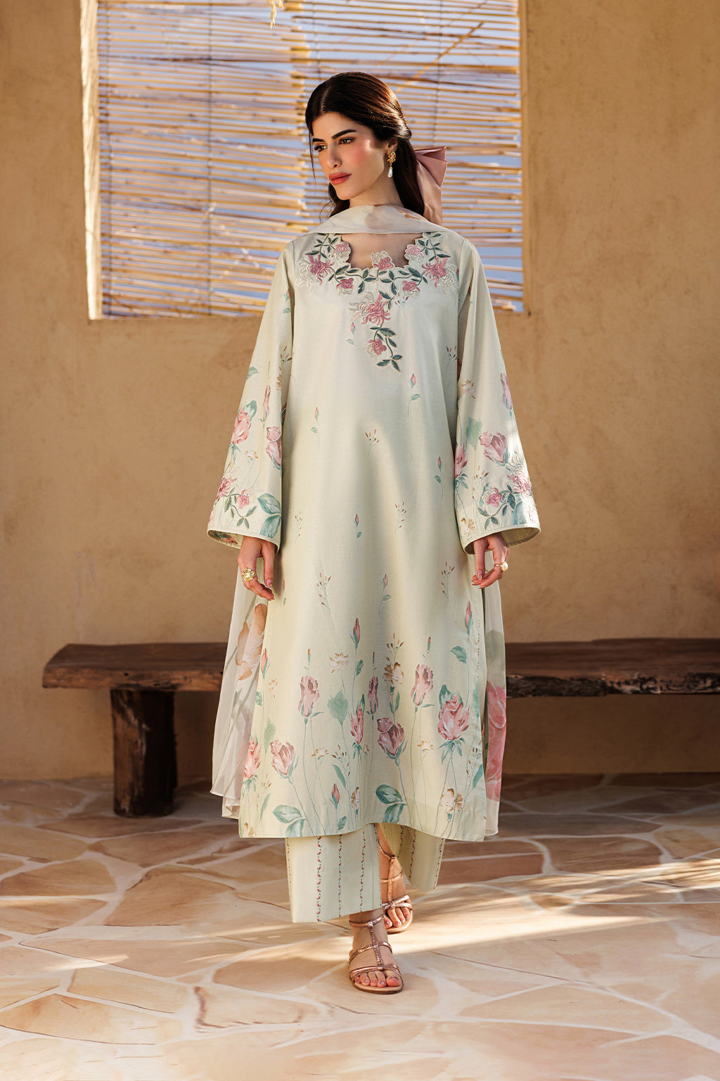 UE-672 Printed Lawn - Iznik