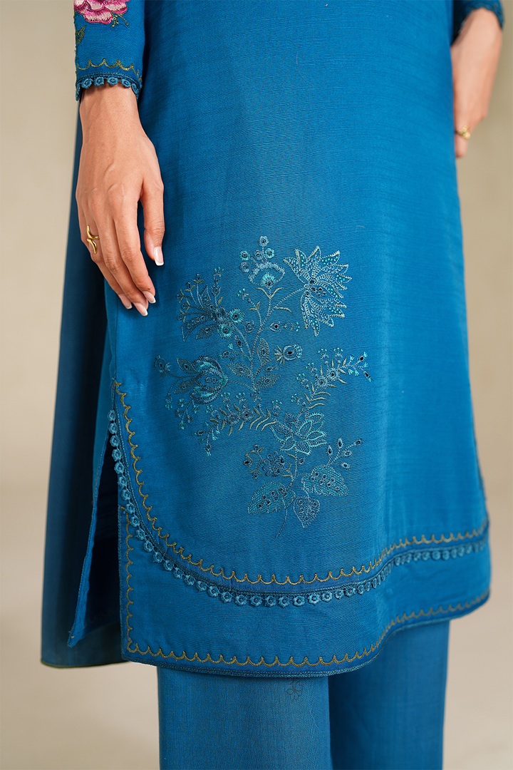 UE-577 Embroidered Khaddar - Iznik