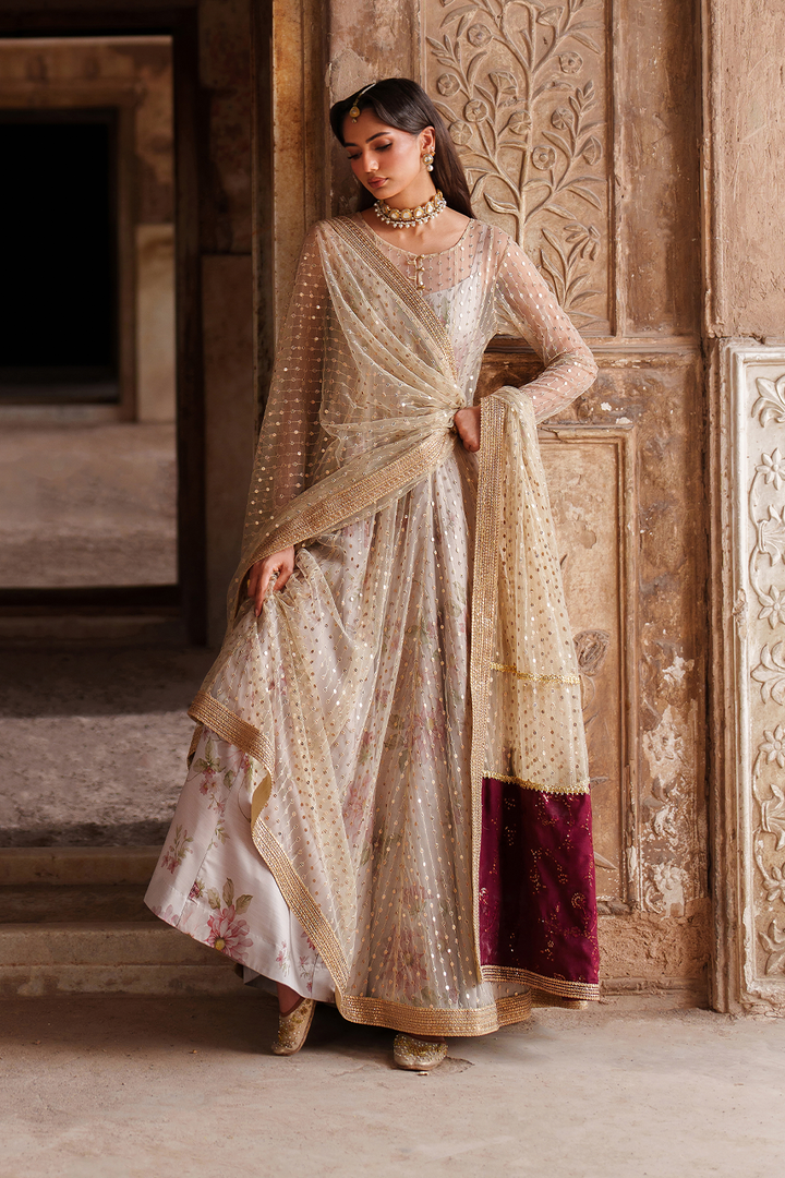 UE-548  Embroidered Net - Iznik