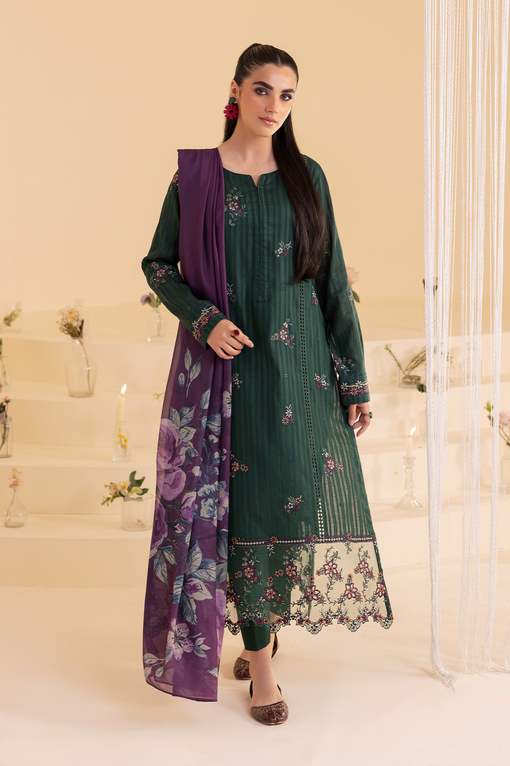 UE-250 Embroidered Lawn