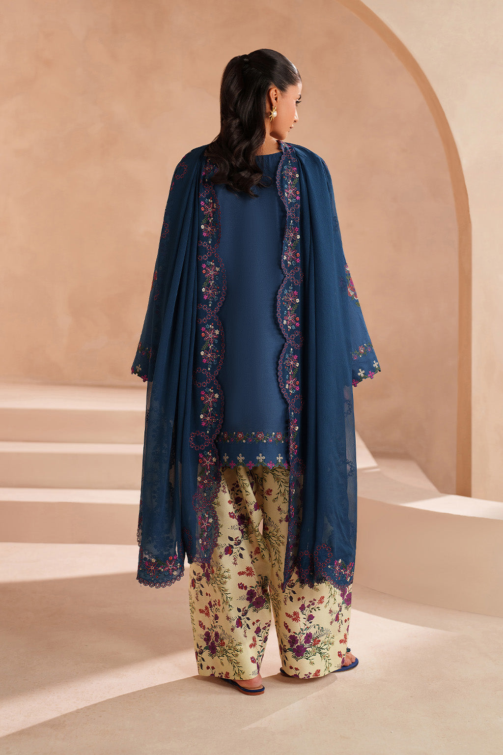 UE-607 Embroidered Lawn