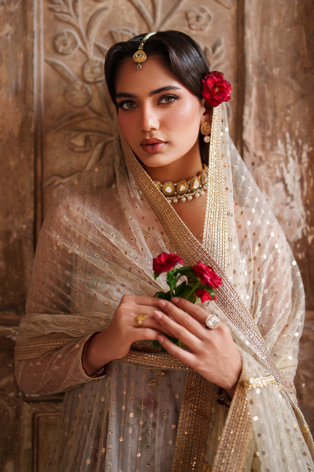 UE-548  Embroidered Net - Iznik