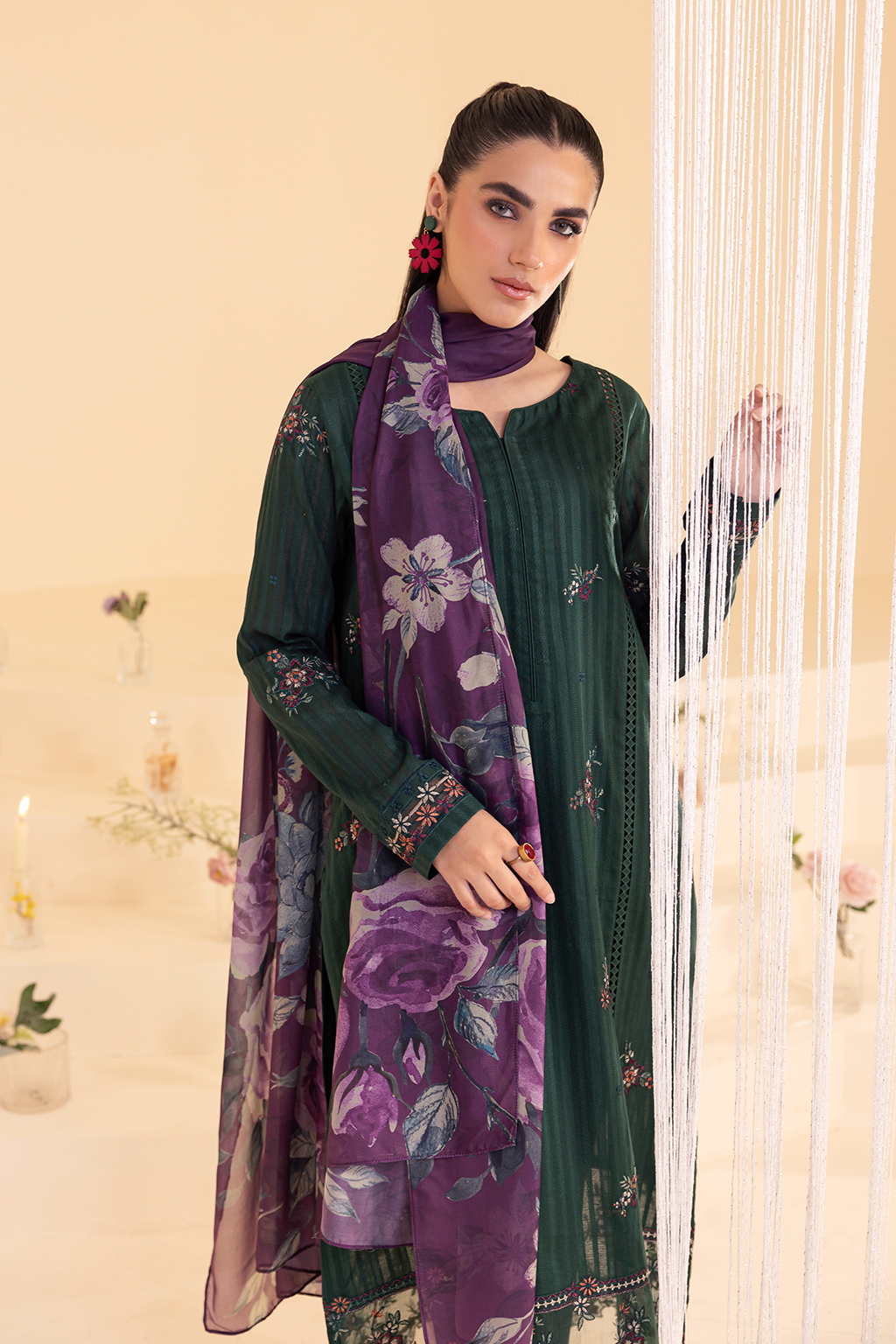 UE-250 Embroidered Lawn