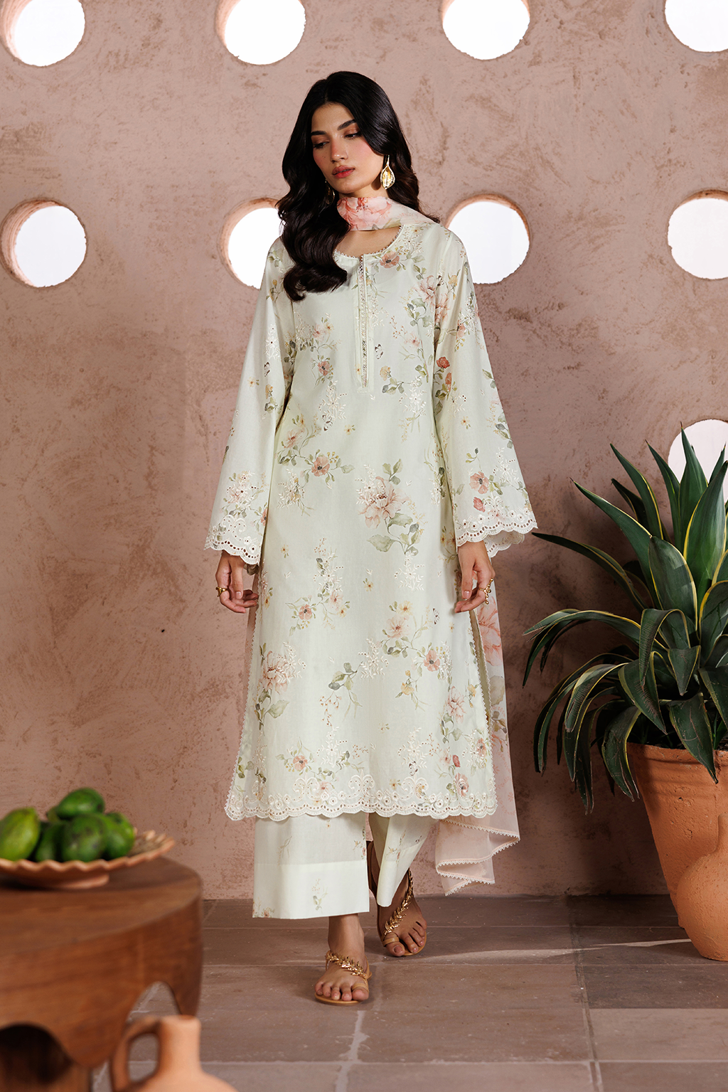 UE-708 Embroidered Lawn