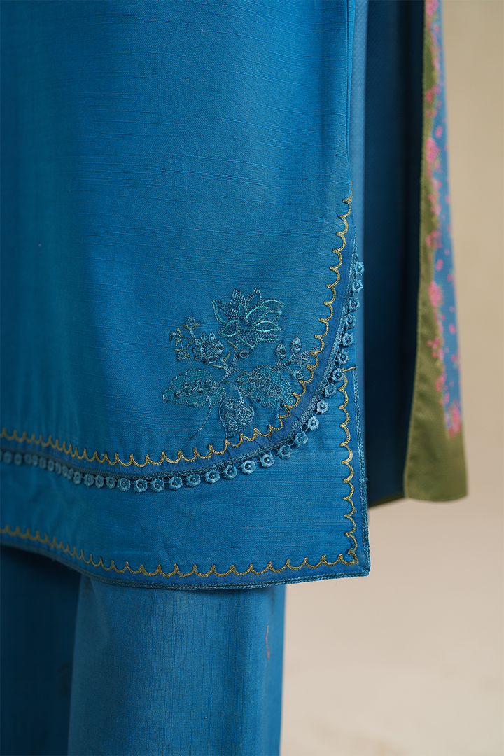 UE-577 Embroidered Khaddar - Iznik