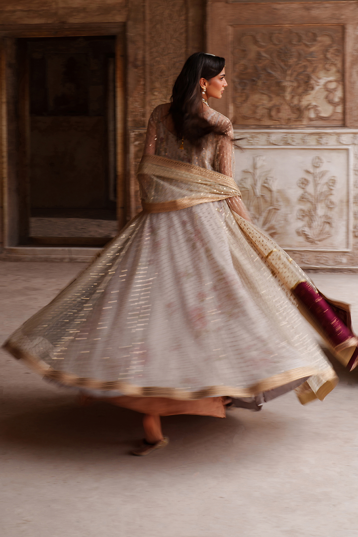 UE-548  Embroidered Net - Iznik