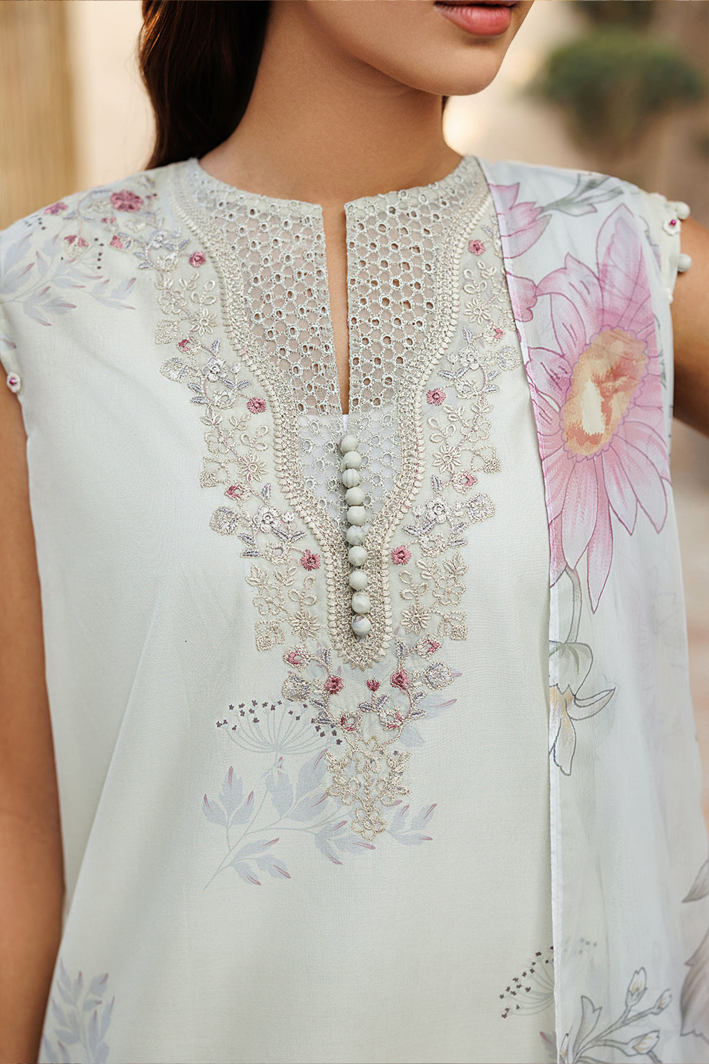 UE-676 Printed Lawn - Iznik