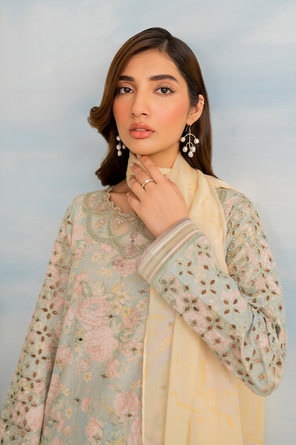 IGL-06 Embroidered Lawn - Iznik