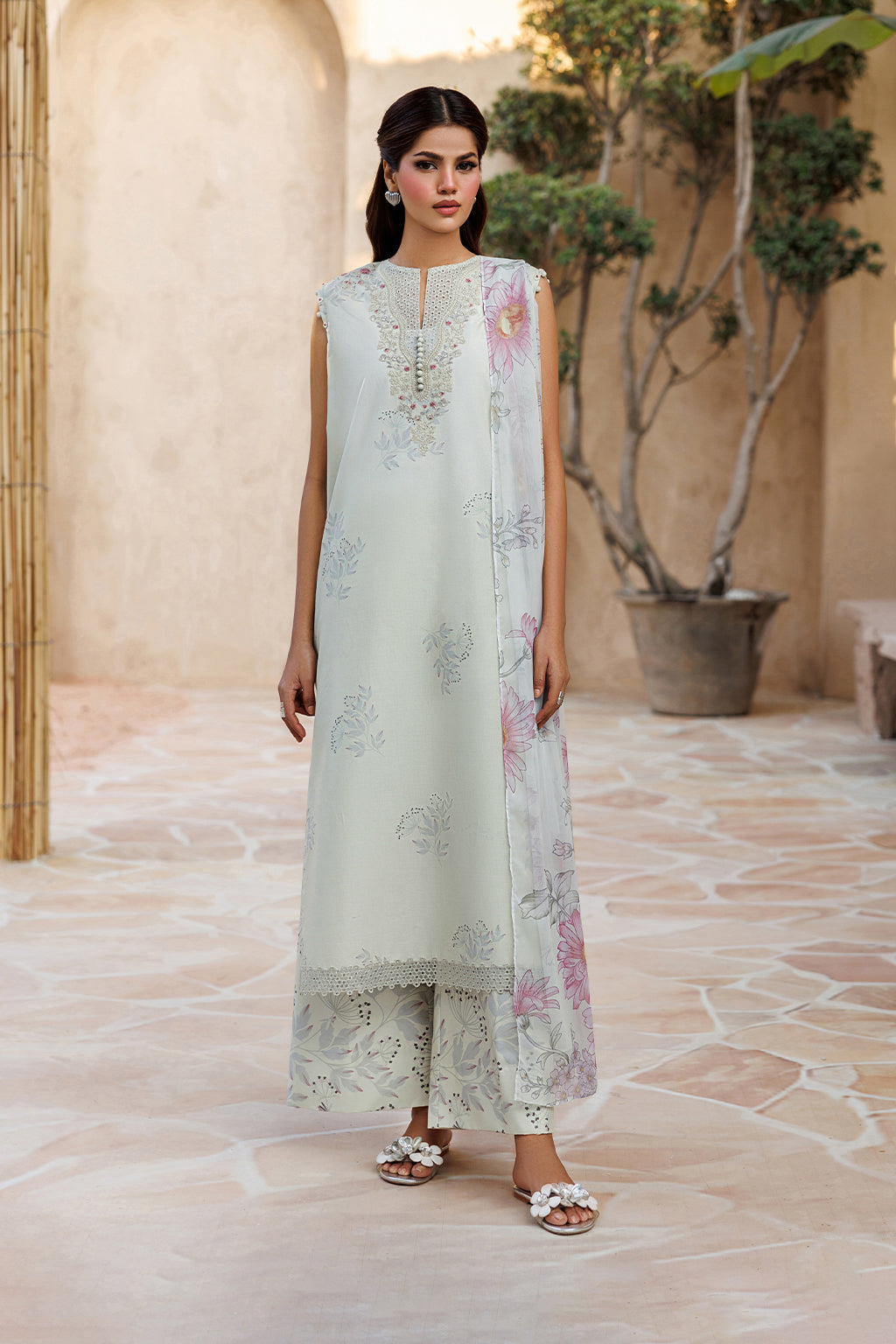 UE-676 Printed Lawn - Iznik