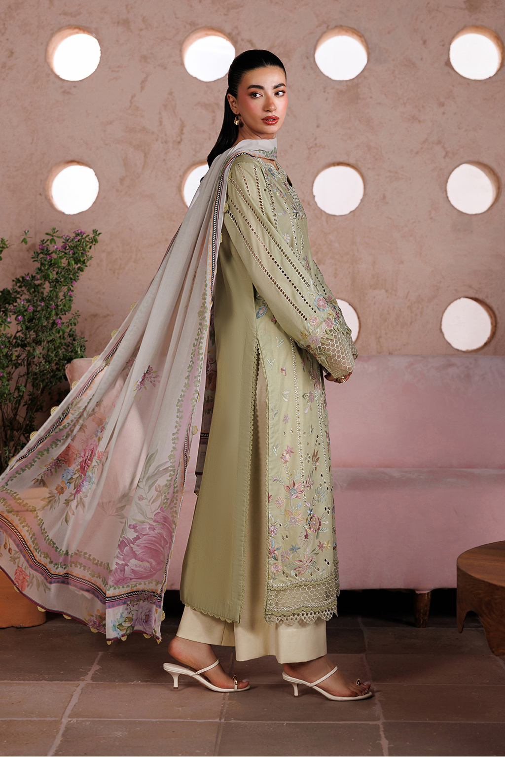 UE-698 Embroidered Lawn