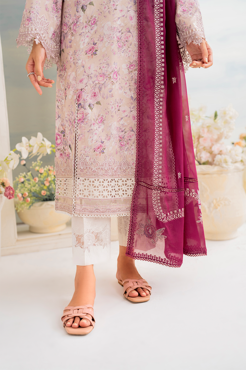 IGL-08 Embroidered Lawn