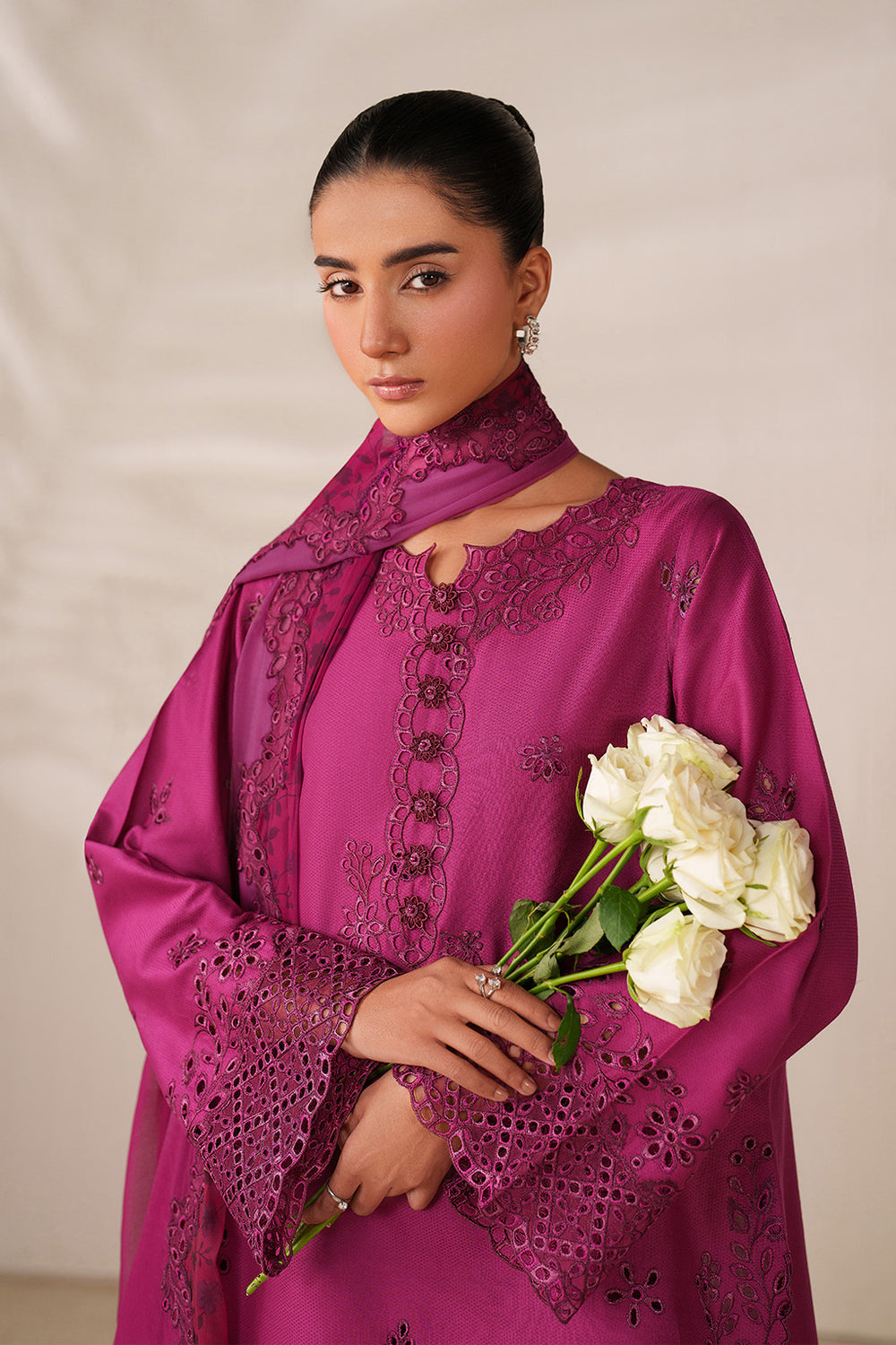 UE-593 Embroidered Textured Lawn - Iznik